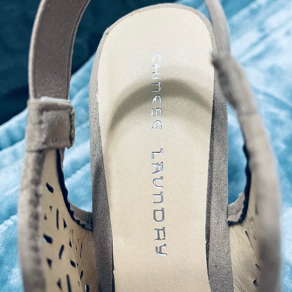 Womens beige Chinese Laundry wedges - Picture 3 of 5